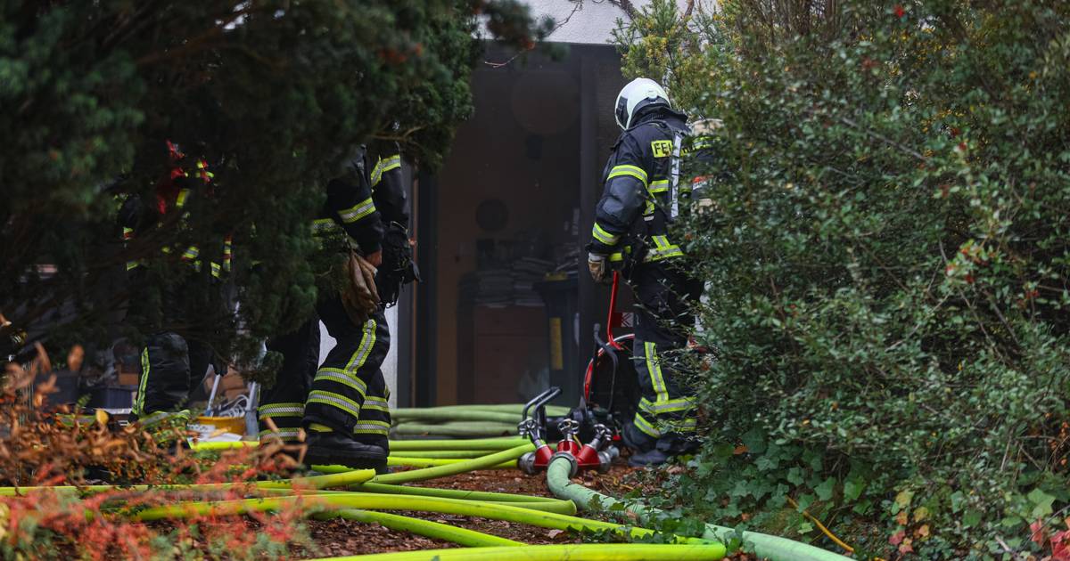 Brand in privater Sauna in Wuppertal: Feuerwehr rückt aus