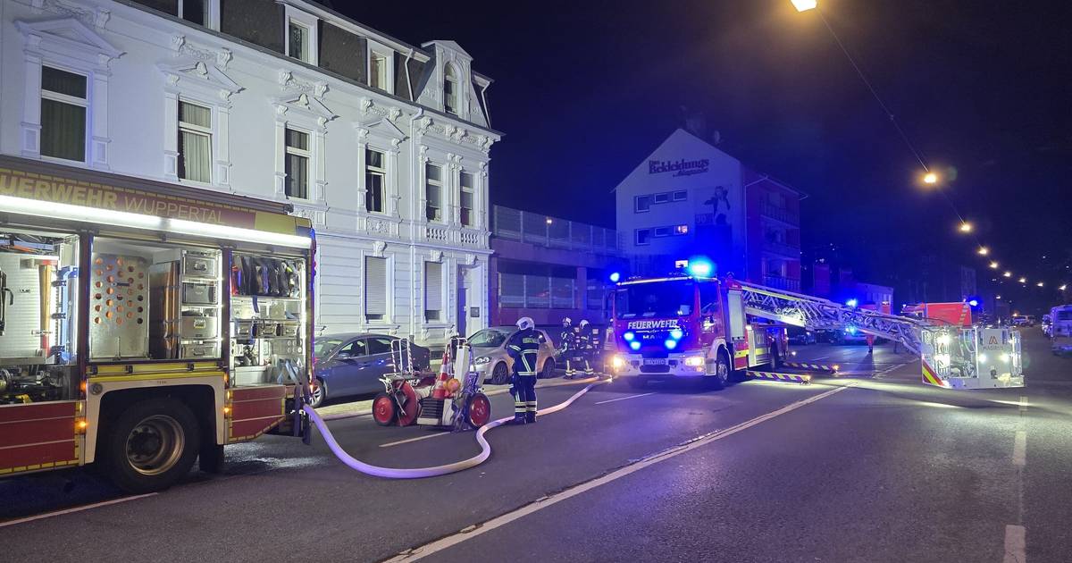 Zwei Verletzte bei Kellerbrand in Wuppertal