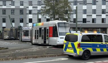 Düsseldorf: Straßenbahn U72 entgleist - Verletzte