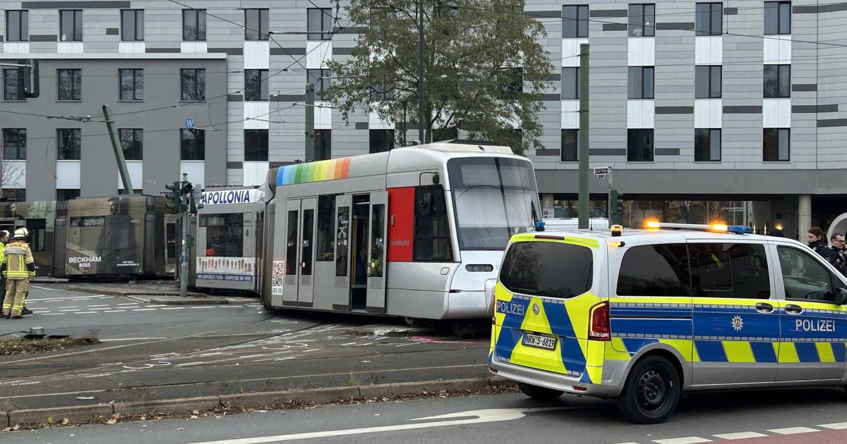 Düsseldorf: Straßenbahn U72 entgleist - Verletzte