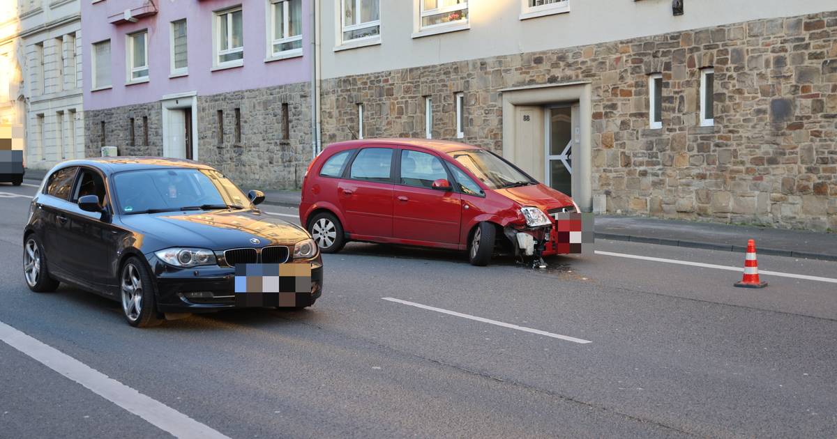Autofahrerin leicht verletzt nach Verkehrsunfall in Wuppertal