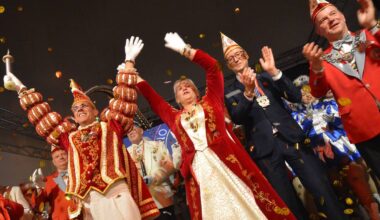 Karnevalsausschuss Neuss: Amtseinführung Prinz und Novesia