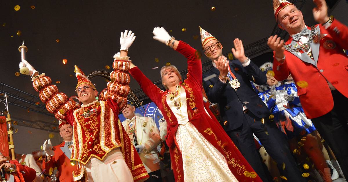 Karnevalsausschuss Neuss: Amtseinführung Prinz und Novesia