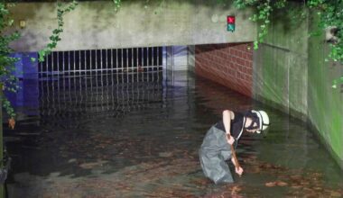Noch ein Rohrbruch in Düsseldorf – Kleinstraße in Benrath unter Wasser