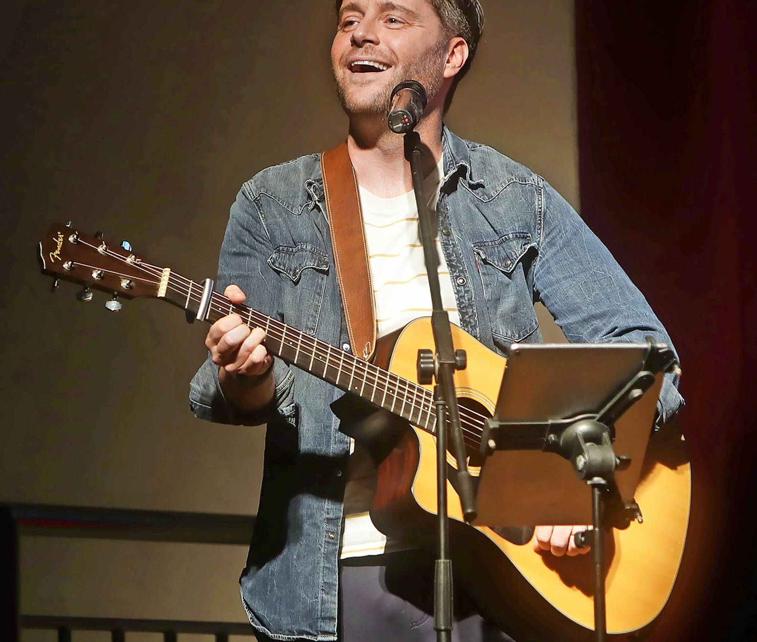Marco Lombardi motivierte die Teilnehmer in der Immmanuelskirche mit bekannten Hits zum Singen.