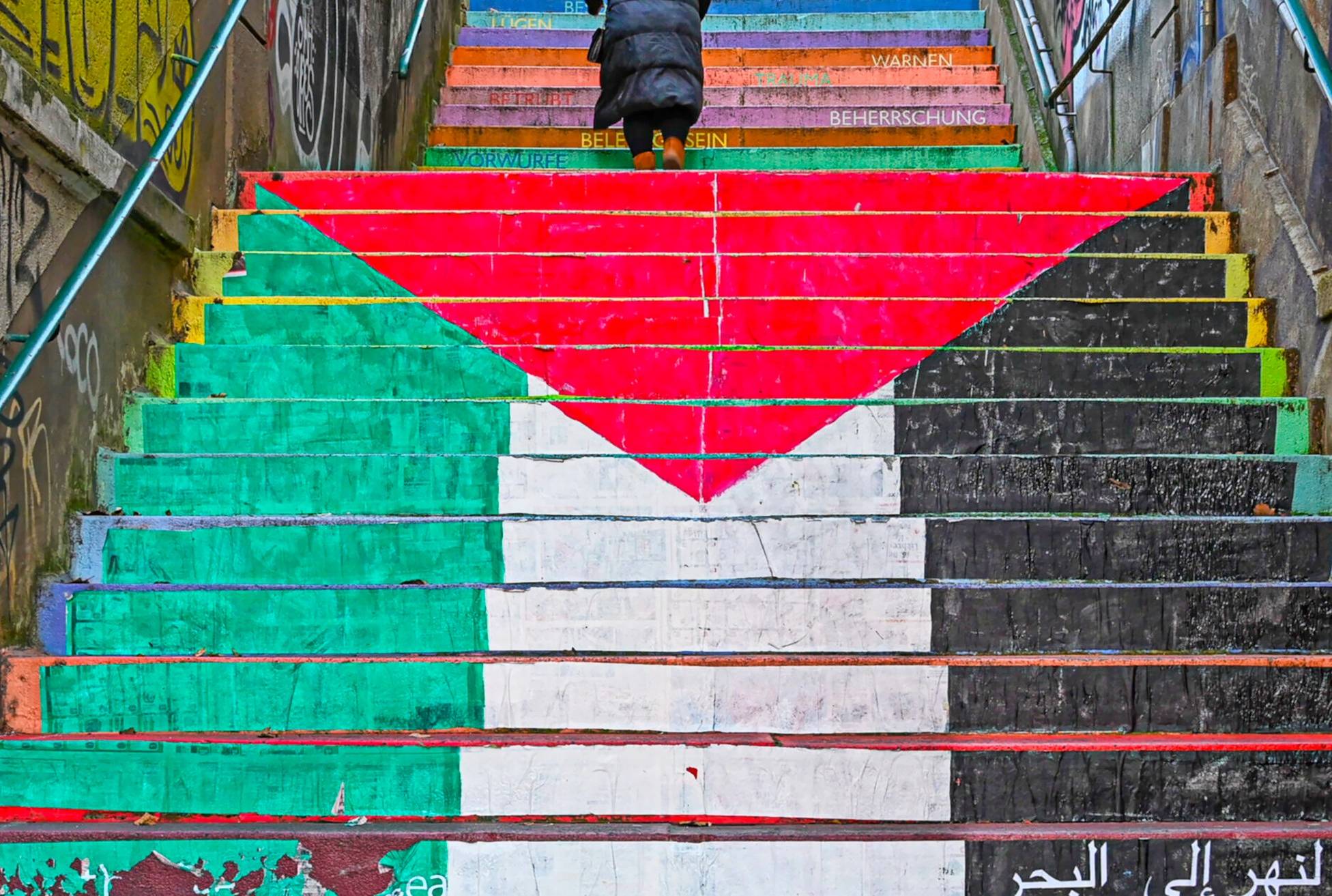 An der Holsteiner Treppe war die Palästina-Flagge zu sehen.  
