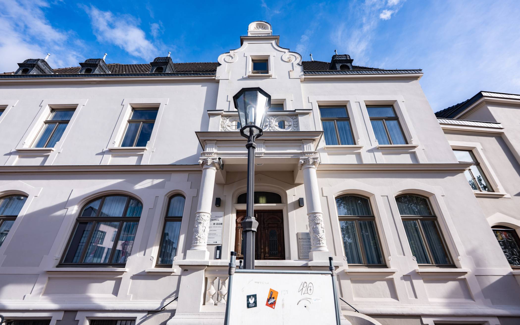 Ein neuer Bezirksbürgermeister zieht demnächst ins Hardtberger Rathaus ein.