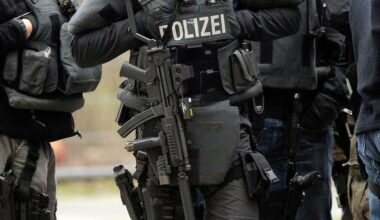 SEK-Einsatz in Köln - Frau überwältigt, Waffe gefunden