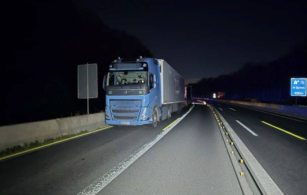 Lastwagen bleibt liegen - A46 bei Wuppertal nachts gesperrt