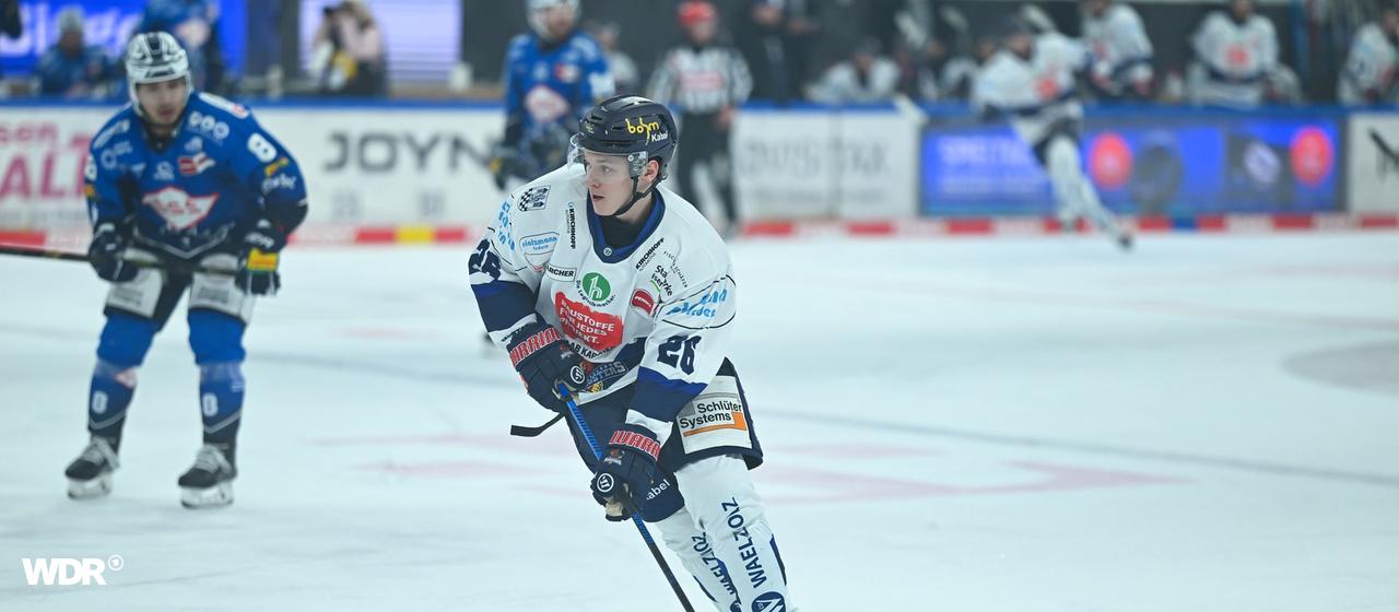 Iserlohns Lua Niehus (v.) im Spiel gegen die Dresdener Eislöwen | picture alliance / Eibner-Pressefoto | Eibner-Pressefoto/ Hoepner Iserlohns Lua Niehus (v.) im Spiel gegen die Dresdener Eislöwen