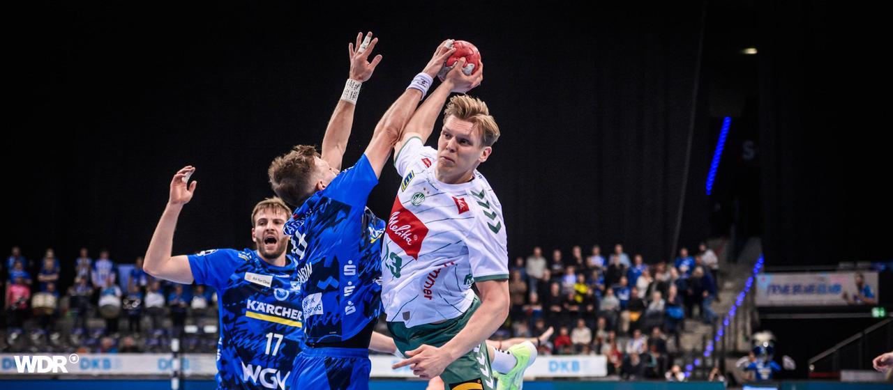 Mindens Niclas Benedict Heitkamp im Zweikampf mit Stuttgarts Simone Mengon 