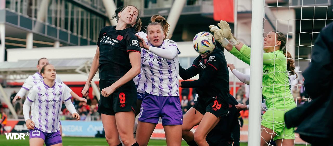 Spielszene aus der Partie zwischen der SGS Essen und Bayer Leverkusen in der Frauen-Bundesliga.