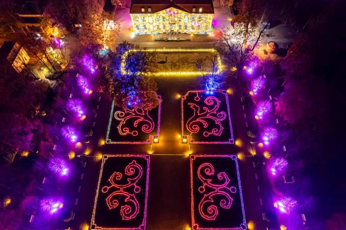 30 Lichtinstallationen, Eisbahn & mehr!