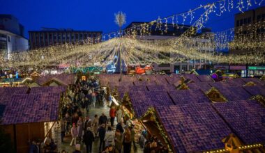 Riesen-Schlange auf Weihnachtsmarkt Essen - irrer Hype um diesen Stand