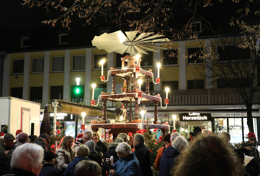 Rund 100 Besucherinnen und Besucher erleben das traditionelle
