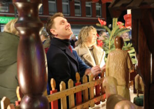 Für Oberbürgermeister Daniel Flemm war das "Anschieben" eine Premiere, die er souverän absolvierte. (Foto: © Bastian Glumm)