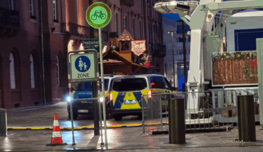 Polizei stoppt Kletteraktion gegen Sparmaßnahmen der Stadt Karlsruhe