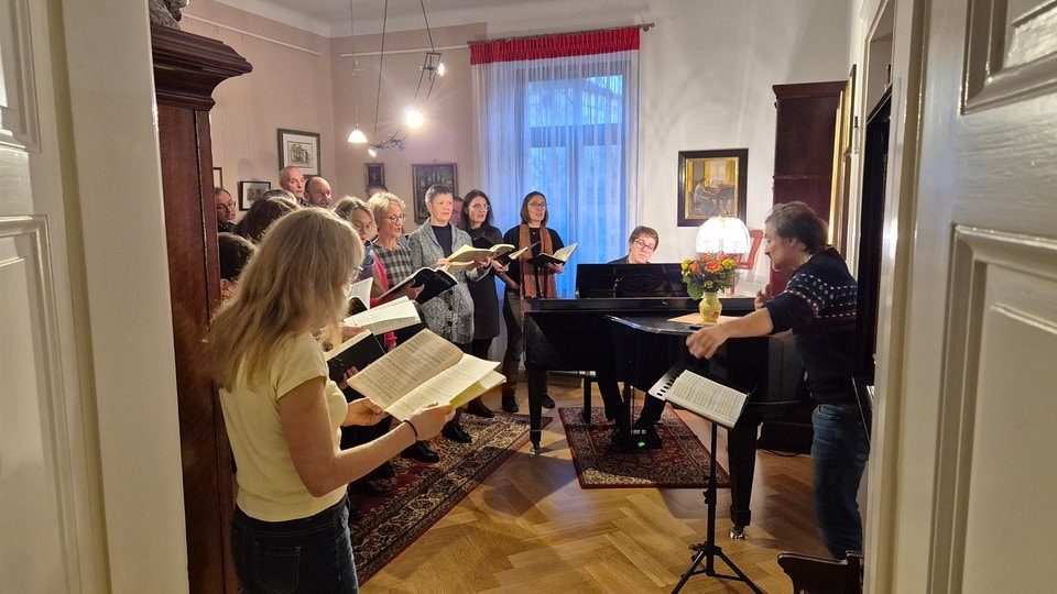 Zuhause statt auf der Bühne: Dresdner Chor zieht durch die Wohnzimmer der Stadt