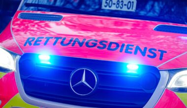 Autofahrer biegt trotz Verbot in Wuppertal ab – Fußgängerin stirbt