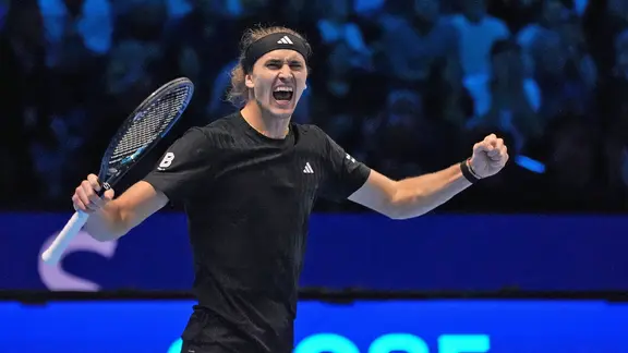 Tennisprofi Alexander Zverev schreit seine Freude heraus