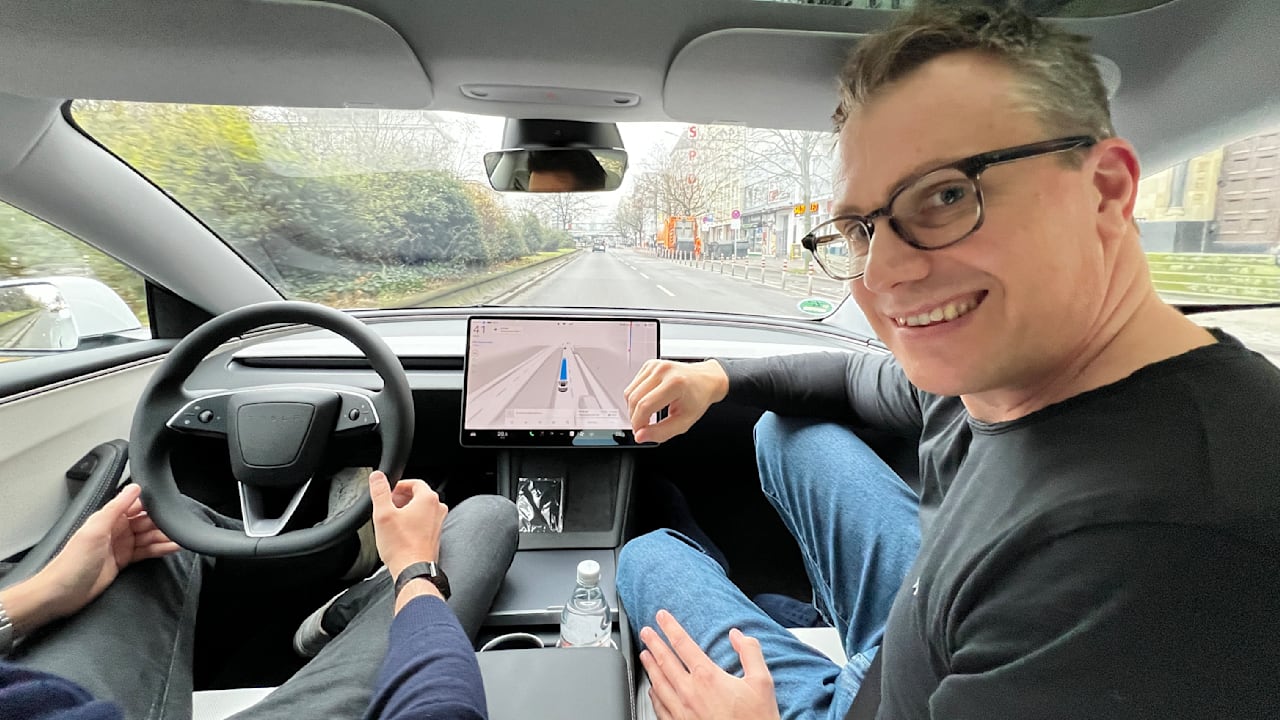 Teslas Fahrassistent überrascht: Dieser Tesla fährt besser als ich | Leben & Wissen