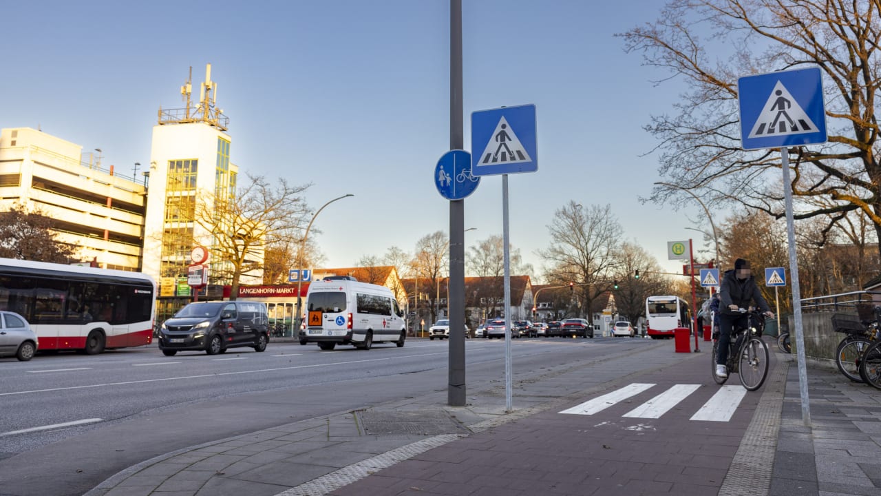 Radfahrer sollen stoppen: Hamburg schrumpft die Zebrastreifen | Regional