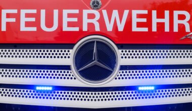 Kein Probealarm: An einer Schule in Chemnitz hat es gebrannt, sodass sich Lehrer und Schüler in Sicherheit bringen mussten. (Sym