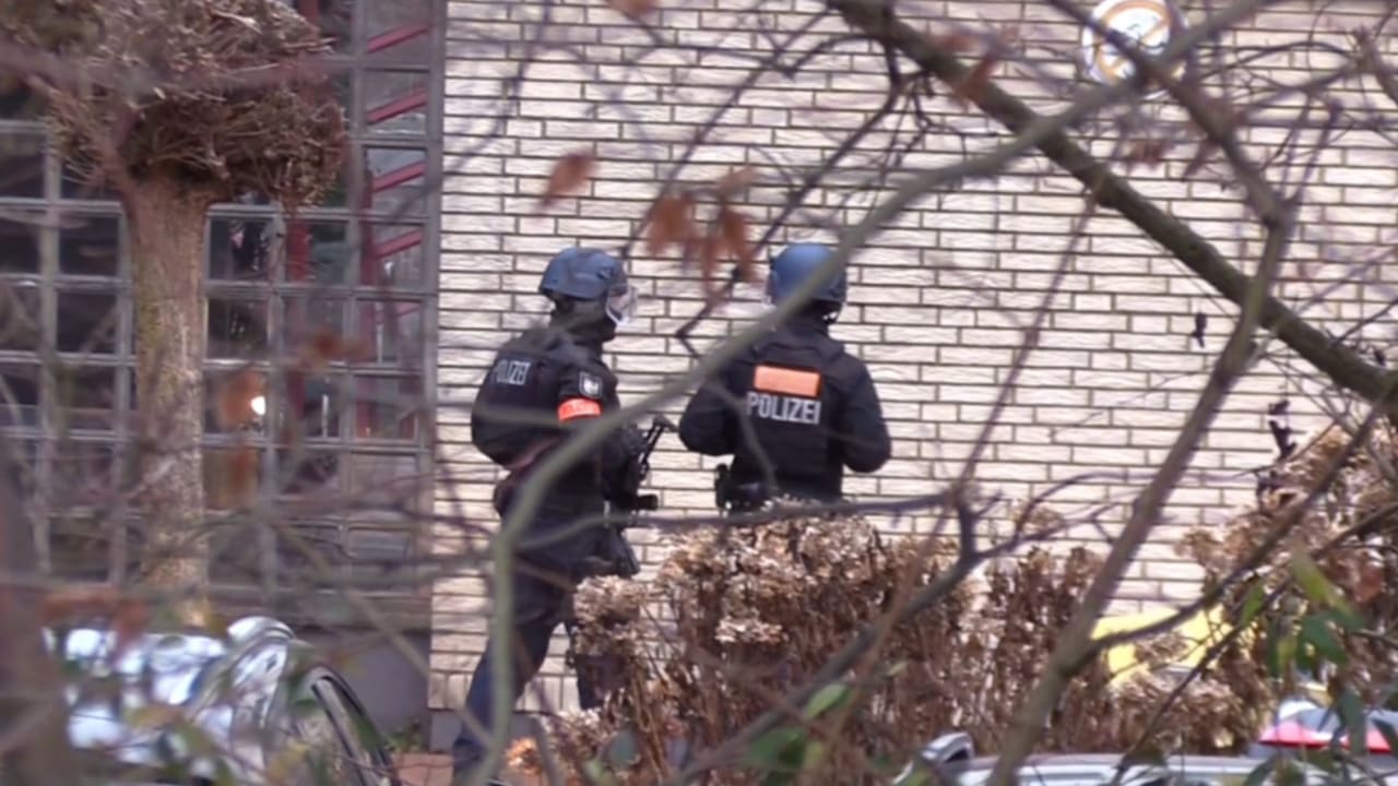 Lotte (NRW): Polizei nach Bedrohungslage an Schule im Großeinsatz | Regional