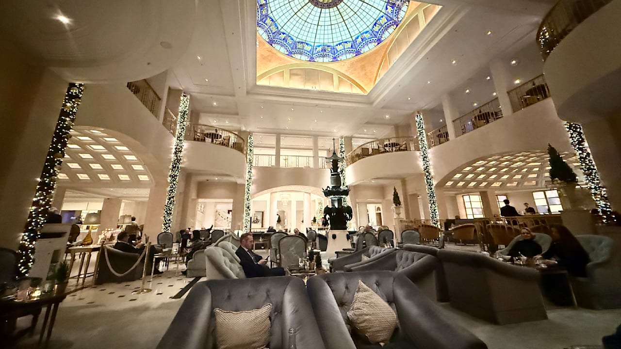 Ukraine-Gipfel in Berlin: Zwei Welten im Adlon und ein Hauch von Frieden | Politik