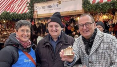 Der Eichstätter Krippenbauer übergibt in Nürnberg Spenden an Sternstunden