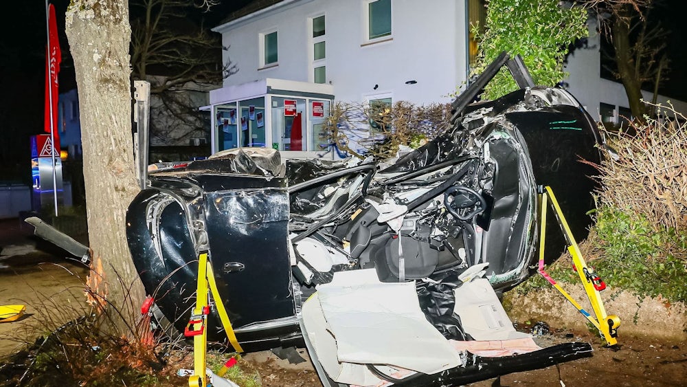 Das Stuttgarter Landgericht muss vor allem klären, ob sich die drei Männer auf der Anklagebank tatsächlich ein mutmaßlich illegales Autorennen lieferten in jener Nacht. (Archivbild)