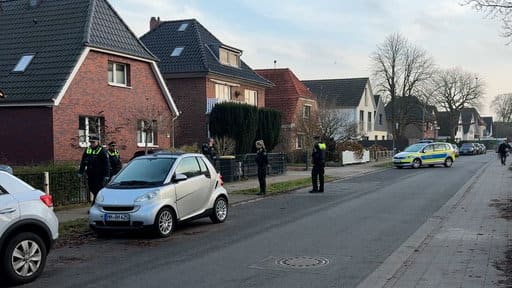 Hamburg: Bedrohungslage! Polizei schießt auf bewaffneten Mann | Regional