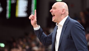 Coach Przemyslaw Frasunkiewicz gibt seinem Team Anweisungen. (Archivbild) Foto: Michael Schwartz/dpa