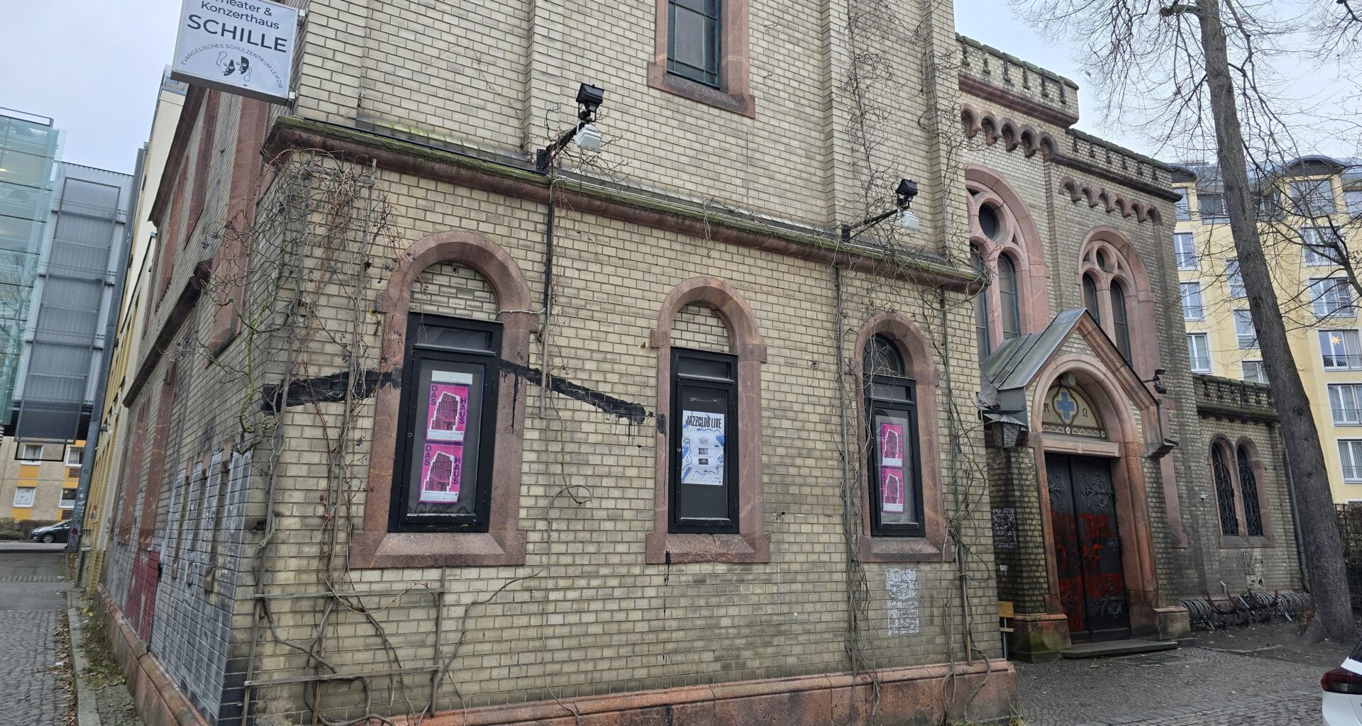 Leipziger Theaterhaus beschmiert | DER SONNTAG (Sachsen)