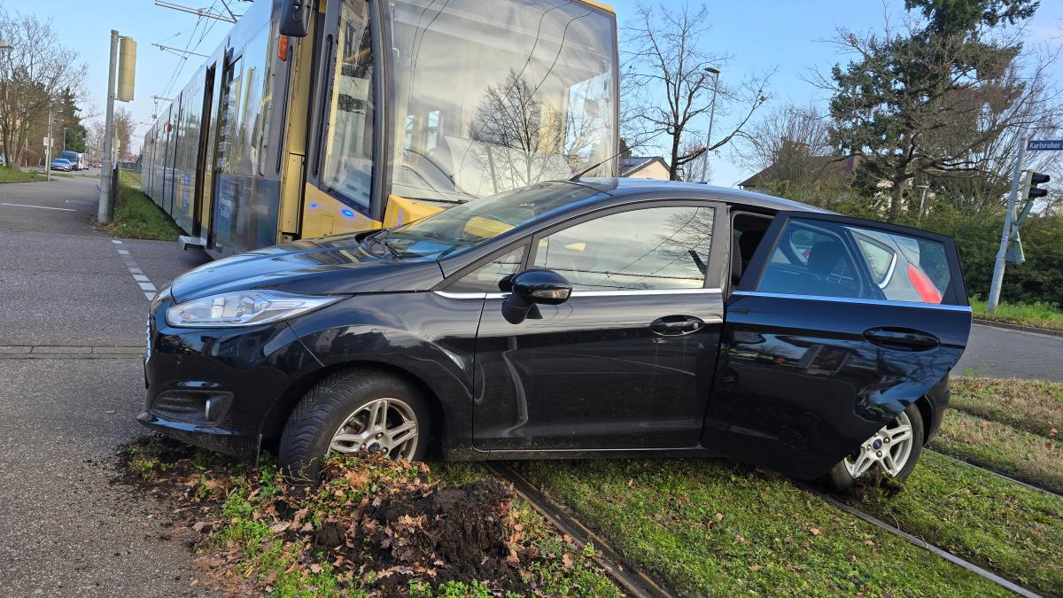 Zusammenstoß in Hagsfeld stoppt Straßenbahnverkehr am ersten Weihnachtstag