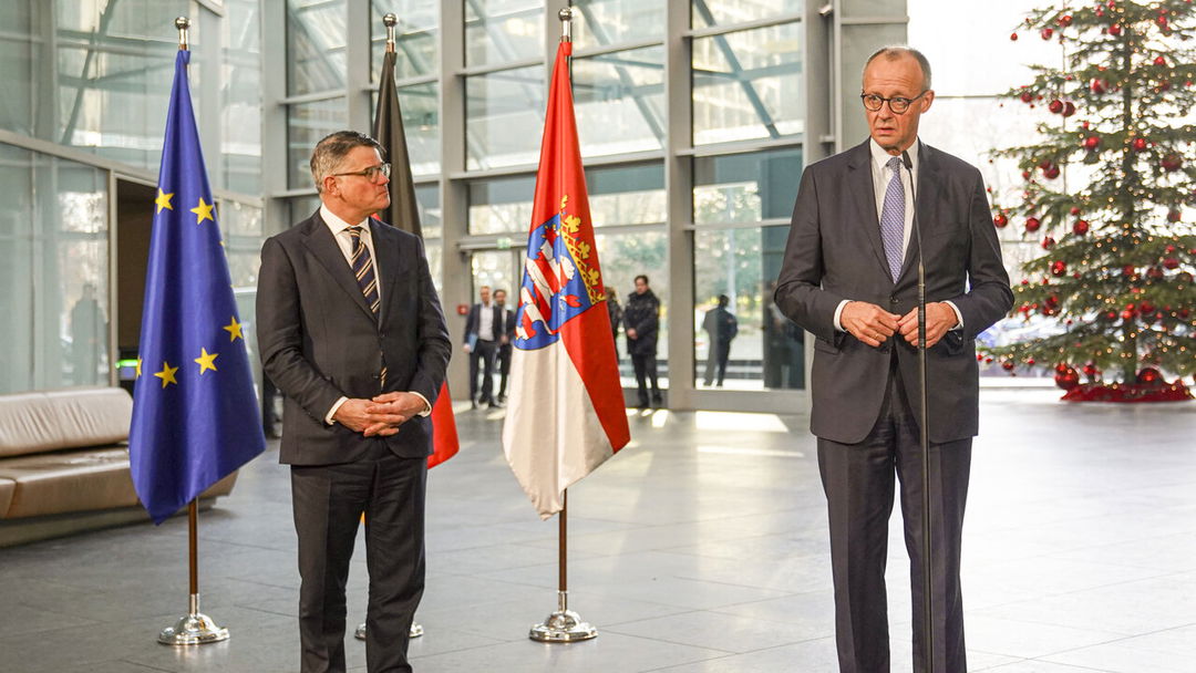 Kanzler Merz (CDU) zu Besuch in Hessen: Flughafen, Finance statt Folklore