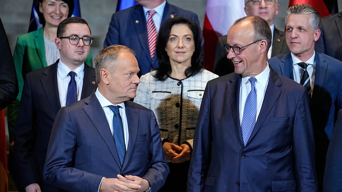 Tusk in Berlin: Droht Europa ein Sicherheits-Loch an der Ostflanke?