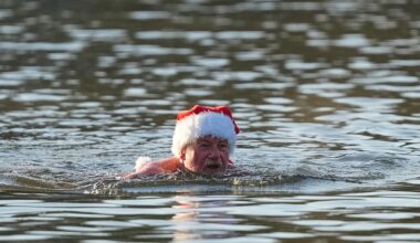 Video. Eisbader springen am ersten Weihnachtsfeiertag in Berlin ins Wasser