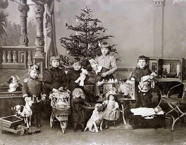 Weihnachten 1870 in München. Im Mittelpunkt: der Christbaum.