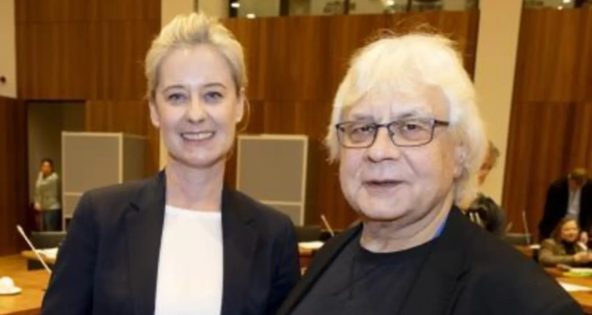 Stadt Gelsenkirchen: Oberbürgermeisterin Andrea Henze legt Amtseid ab Peter Tertocha übernimmt Sitzungsleitung und Amtseinführung