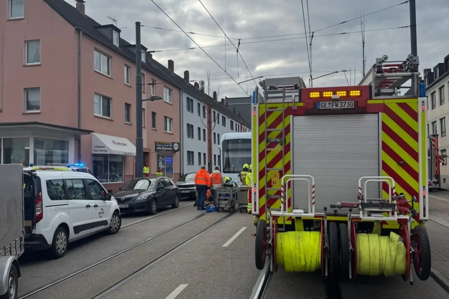 Tragischer Unfall in Gelsenkirchen-Beckhausen: Mann gerät unter Straßenbahn und stirbt