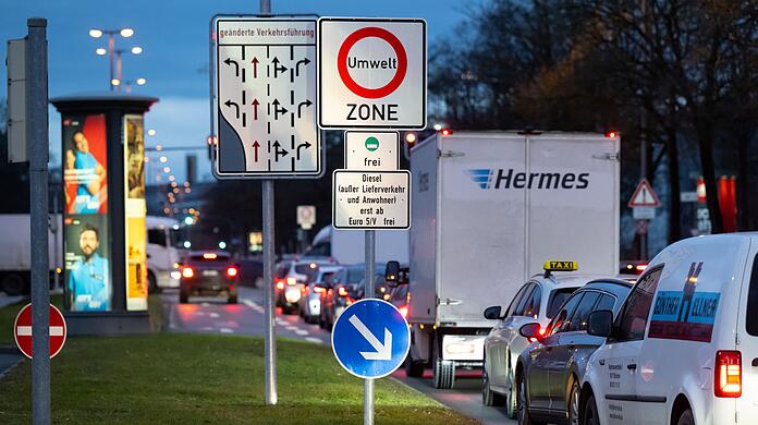 Zum ersten Mal wurde der Stickstoffdioxid-Grenzwert überall in Bayern unterschritten. (Symbolbild) Zum ersten Mal wurde der Stickstoffdioxid-Grenzwert überall in Bayern unterschritten. (Symbolbild)