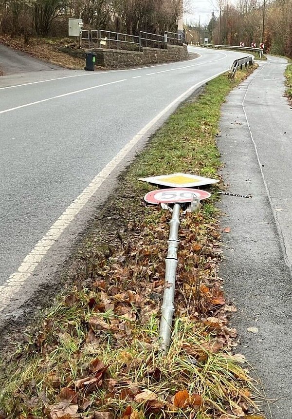 Beschädigtes Verkehrszeichen - © Bielefeld