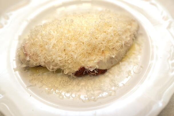 Ein typisch italo-amerikanisches Gericht: "Chicken Parm" (18,50 Euro). Ein typisch italo-amerikanisches Gericht: "Chicken Parm" (18,50 Euro).