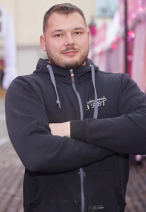 Verkäufer Raphael (25) Verkäufer Raphael (25)