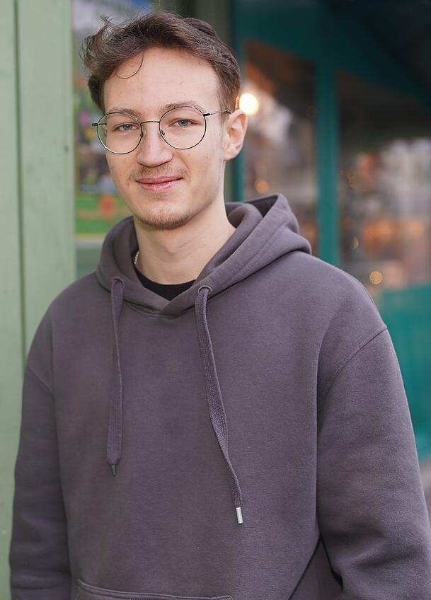 Student Julius (21) Student Julius (21)