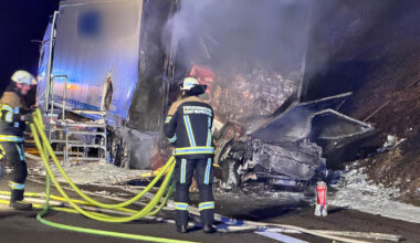 Auf der A9 Richtung München: Jaguar prallt bei Flucht vor Polizei gegen Lkw – Fahrer tot