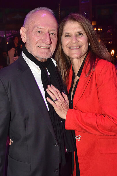 Bei Sepp Schauer und Corinna Binzer gibt es zu Weihnachten Würstl-Potpourri mit Brezen und Kartoffelsalat.