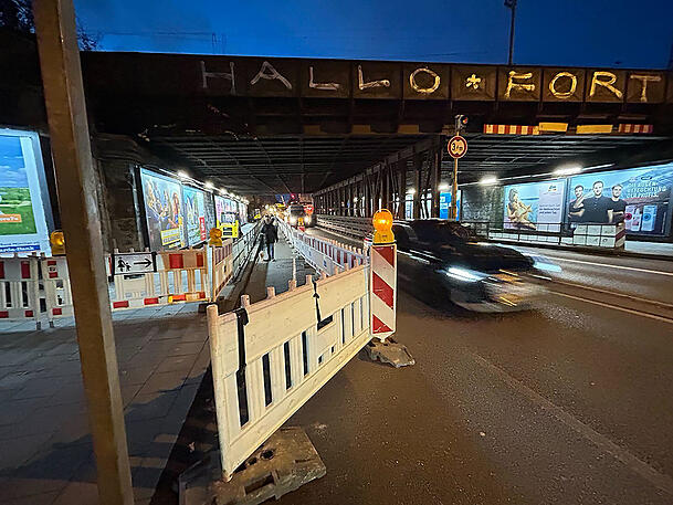 Die derzeitige Baustellensituation an der Rosenheimer Straße.