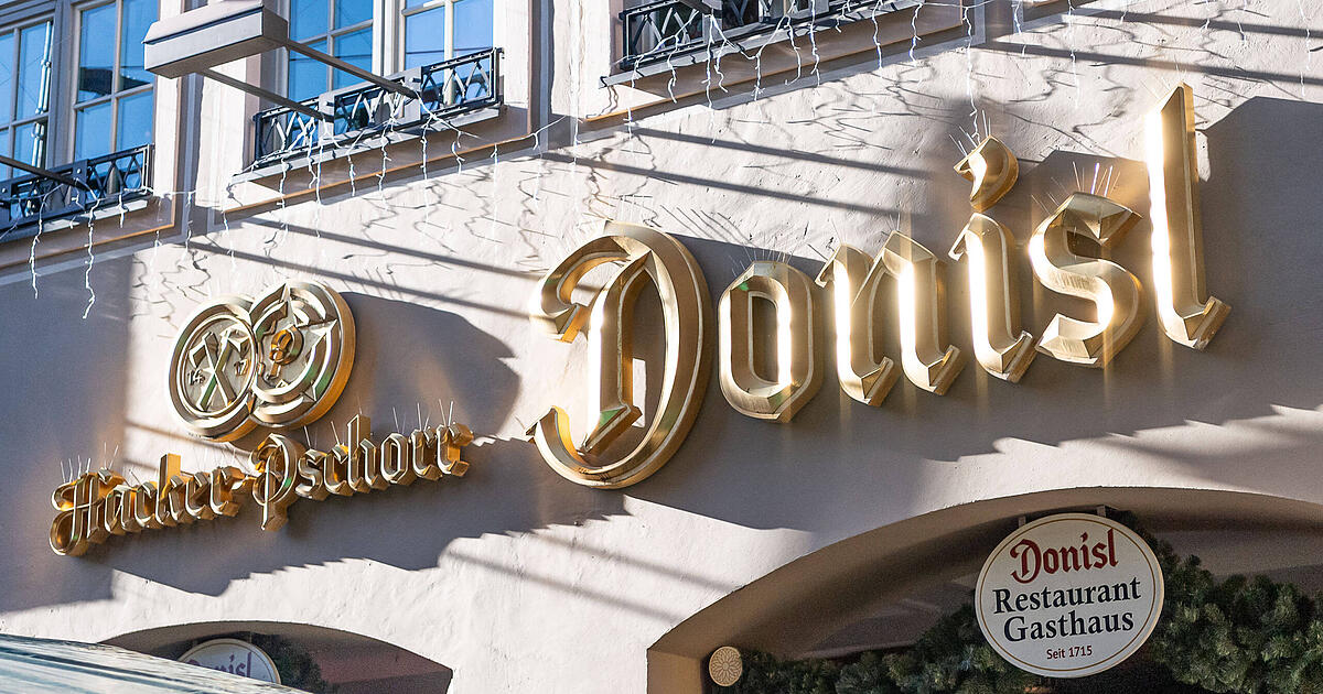 Verbotene Nazi-Parolen: Münchner sorgen für Entsetzen in bekanntem Wirtshaus am Marienplatz